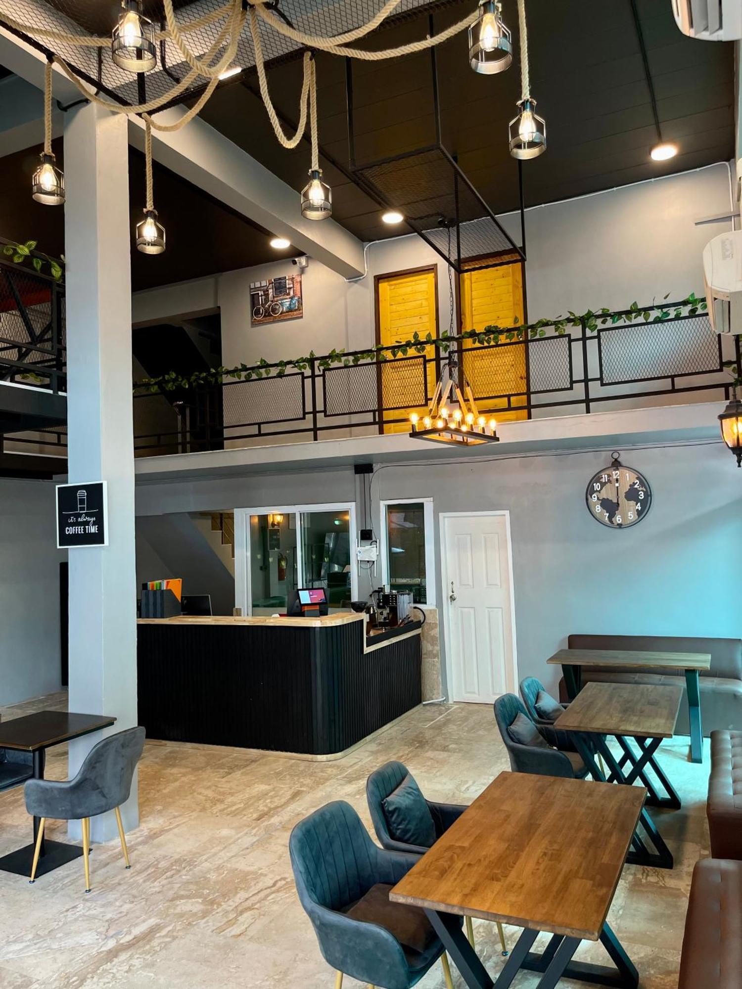 Friends Station Tukkom Hostel & Cafe 芭達亞 外观 照片
